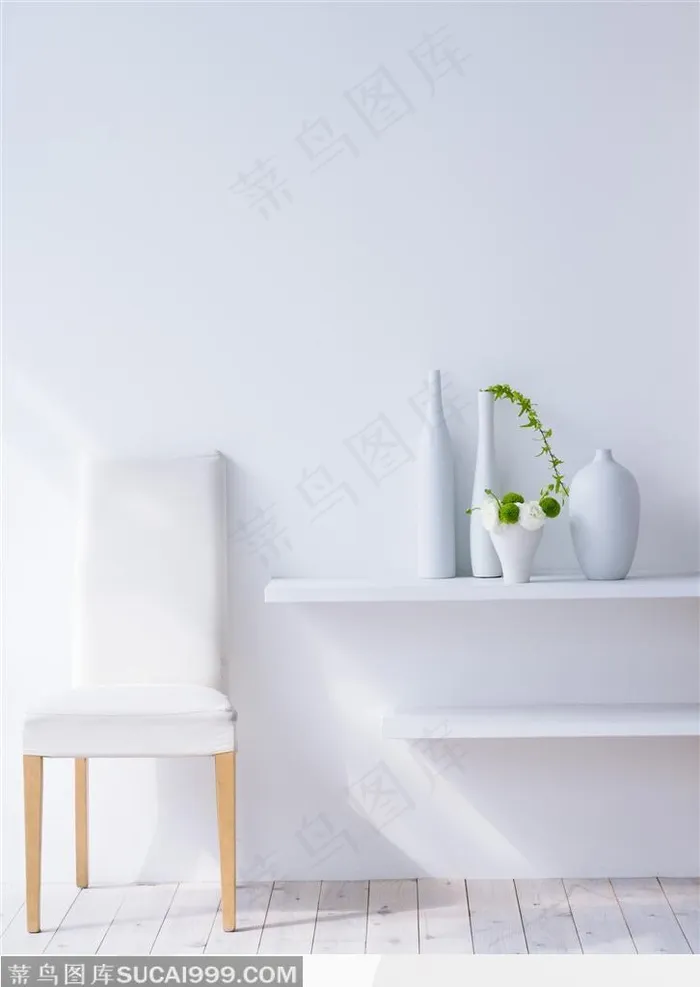 白色的家具和白色的瓷器