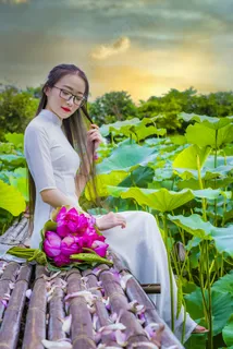 荷塘美女写真图片 荷塘美女写真图片