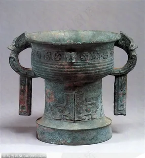 中华传统-绿色的酒杯