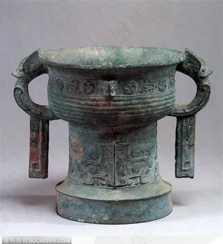 中华传统-绿色的酒杯