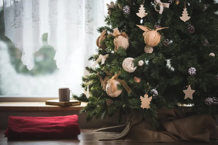 圣诞节圣诞树装饰挂件黄色圣诞球特写近景(15)