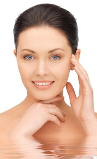 做美容的时尚美女图片