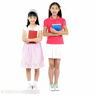 穿裙子抱书本的女孩