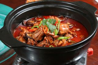 山菌煨鸡块26元