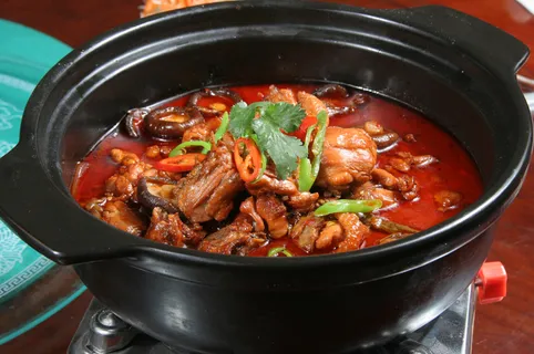 山菌煨鸡块26元 山菌煨鸡块26元