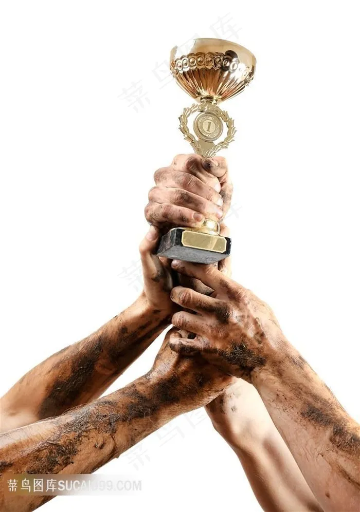 高举奖杯的团队图片
