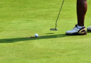 打高尔夫的人物与器材高清大图