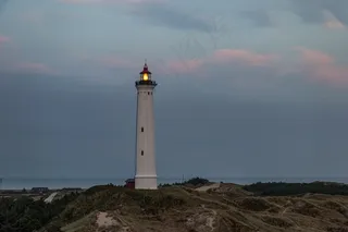 高处导航灯塔图片