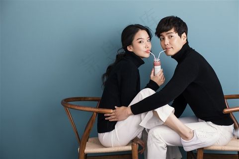 情侣喝饮料素材图片