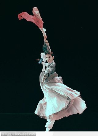 舞台上绽放自我的人-2