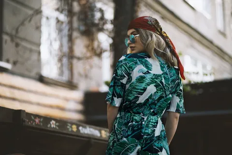 街拍时尚美女背影图片 街拍时尚美女背影图片