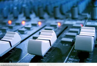 信息数据处理中心及其设备