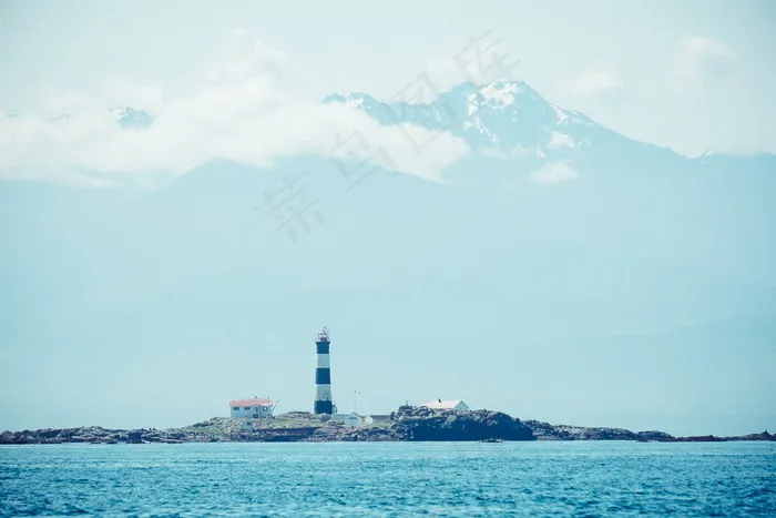 大海灯塔图片