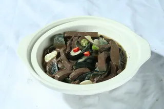 12皮蛋鸭血煲  张生粥记