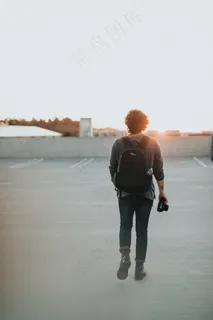 成熟潇洒男人背影图片 成熟潇洒男人背影图片
