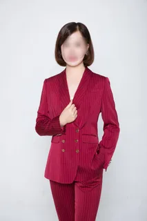 红色女强人朋友圈形象