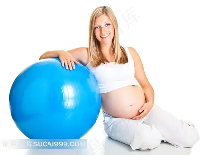 微笑孕妇与蓝色健身球摄影高清图片