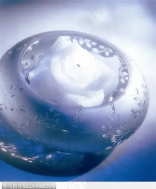 寒光逼人的蜡烛