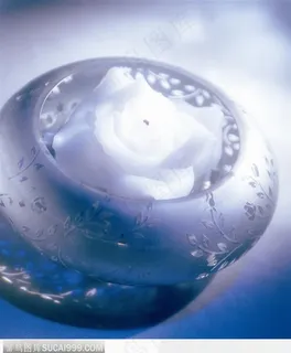 寒光逼人的蜡烛 寒光逼人的蜡烛