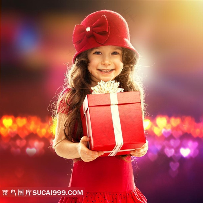 收到礼物的美丽小女孩