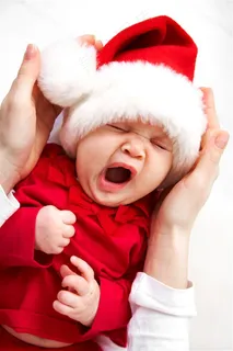 打哈欠的可爱婴儿