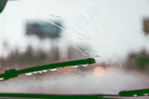 早上下雨车窗背景照片 早上下雨车窗背景照片