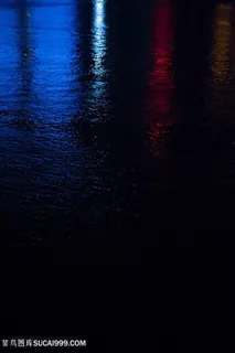 黑色暗色水面湖面灯光倒影背景 黑色暗色水面湖面灯光倒影背景