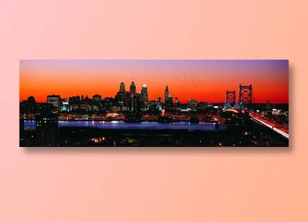 红色天空下的城市夜景