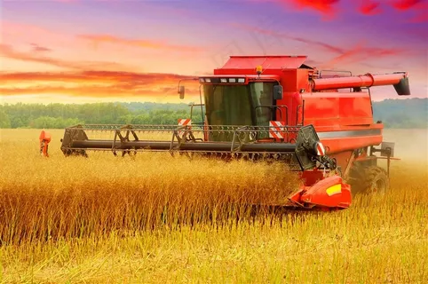 麦田与收割机高清图片 麦田与收割机高清图片