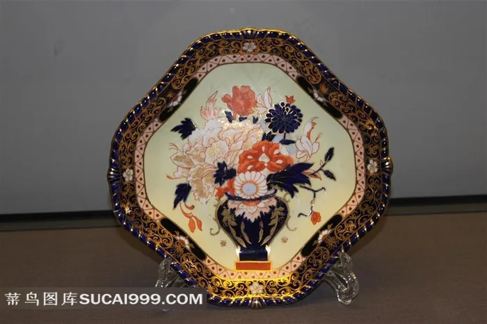 19世纪德比精美手绘花卉静物金色描边托盘摄影素材