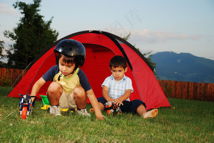 儿童玩玩具图片下载