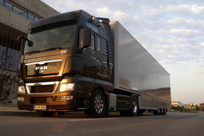 棕色货车运输图片下载