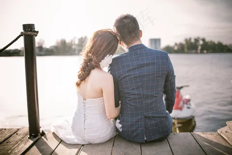 海边婚纱情侣背影图片 海边婚纱情侣背影图片