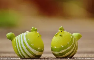 卡通复活节小鸡