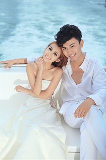 浪漫情侣游艇外拍精美大图