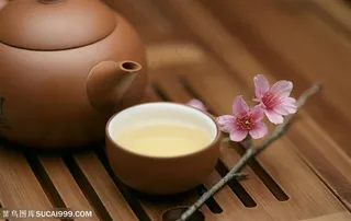 中国茶文化-竹席上的茶水