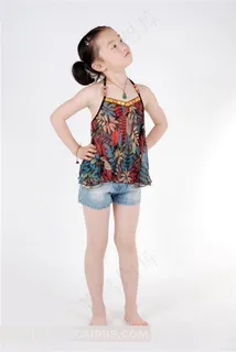叉腰的可爱小女孩素材 叉腰的可爱小女孩素材