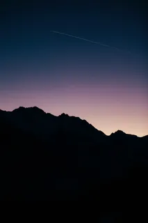 黑夜下的天空与山 黑夜下的天空与山
