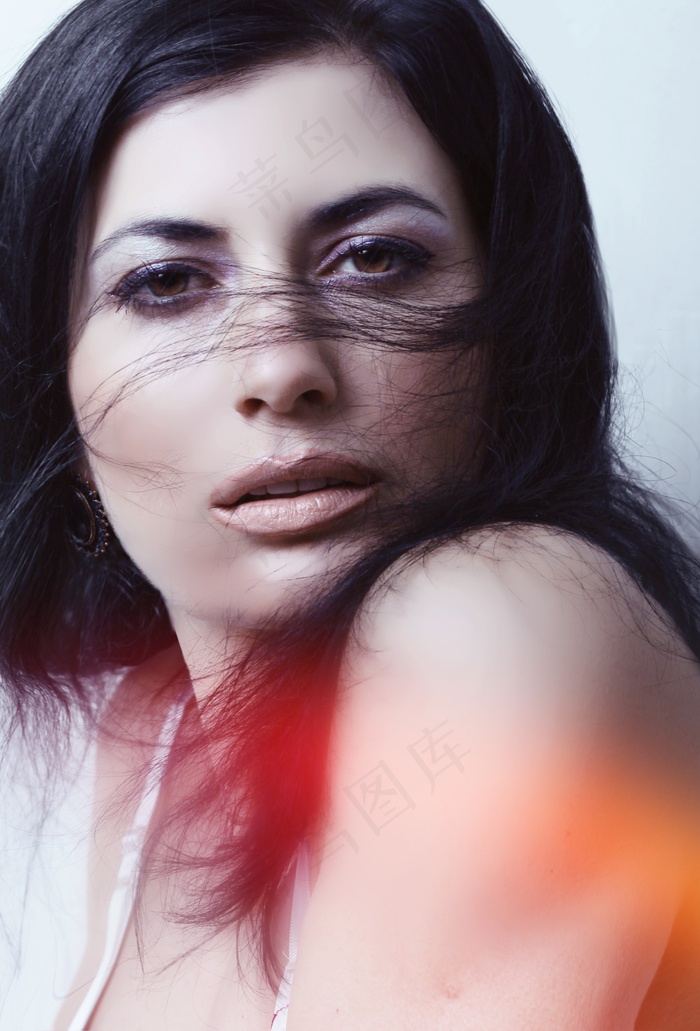 冷艳风情美女图片