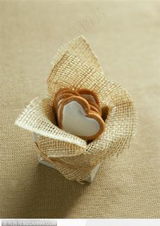 礼物饰品-盒子里的白色巧克力