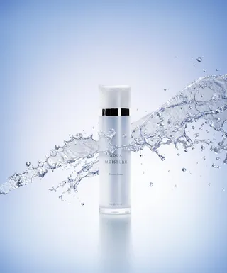 精美水润护肤品海报PSD分层素材