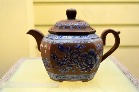 邵永兴粉彩六方将军壶