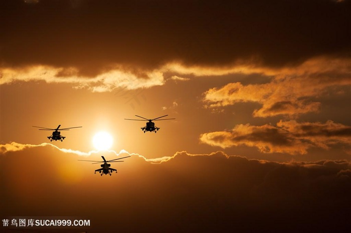 夕阳下的直升机高清图片