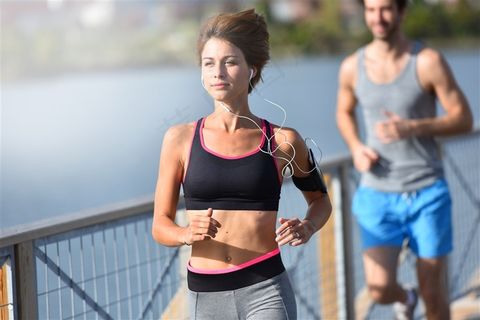 晨跑的运动人士