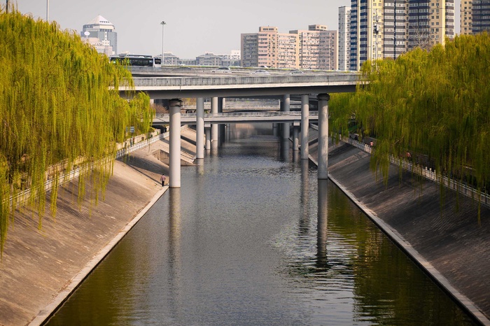 广州城市护城河一角