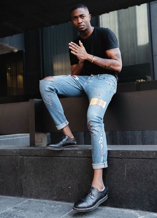 街拍休闲黑人模特图片