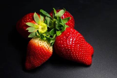 草莓摆放摄影图片 草莓摆放摄影图片