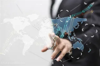 点击世界地图的商务男士