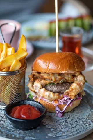 黄色美味汉堡摄影素材