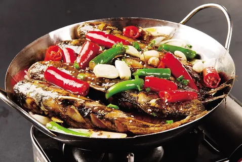 干锅美食焖锅湘菜麻辣香辣纸锅干锅黄骨鱼